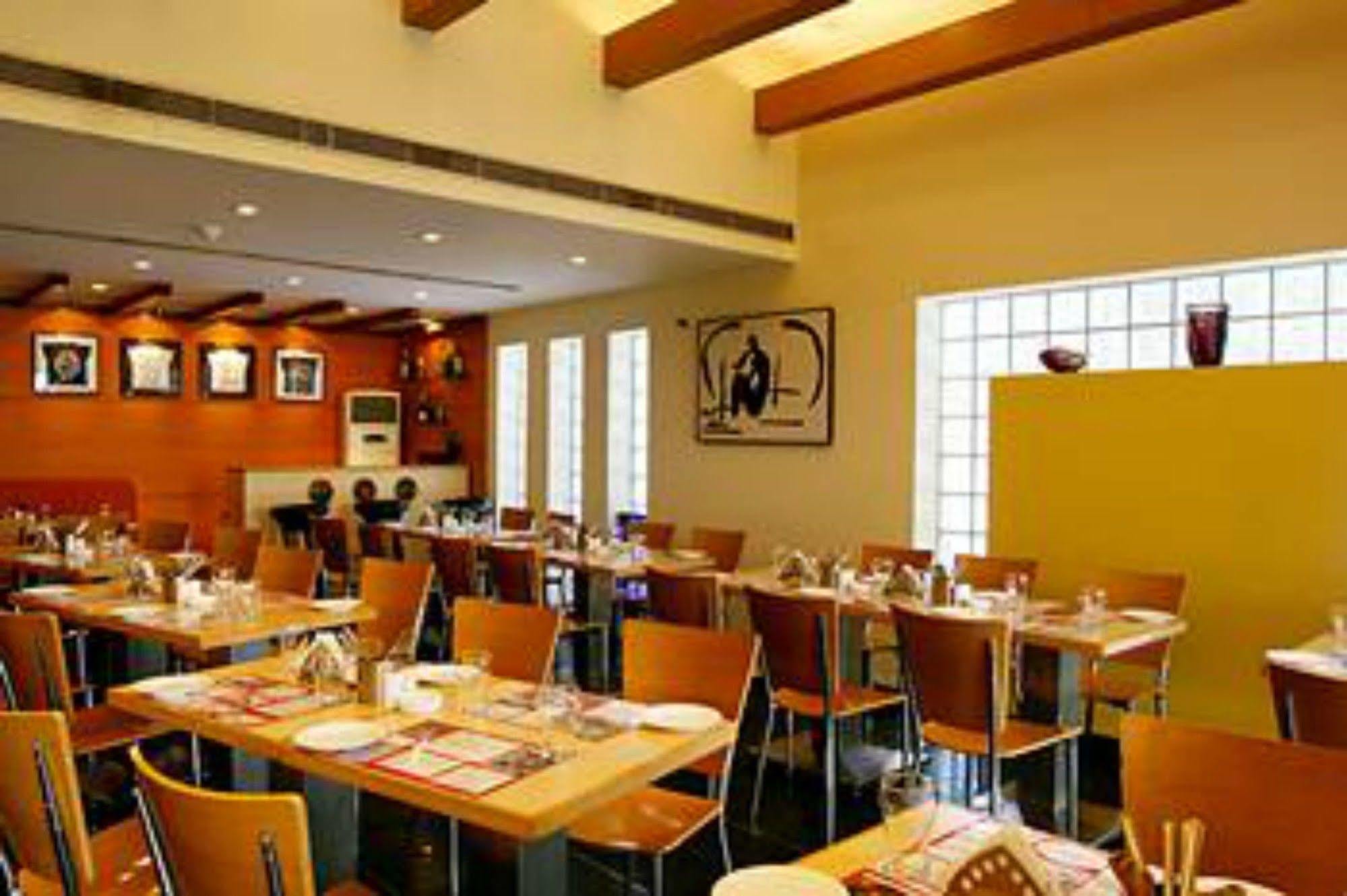 Red Fox By Lemon Tree Hotels, Jaipur Exteriör bild